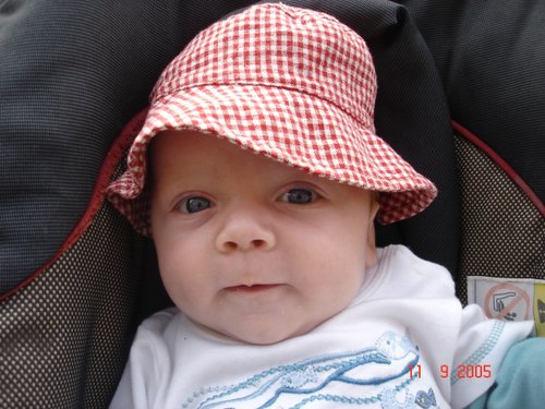photograph of baby before using picasa, © www.BreastFeedingMums.com